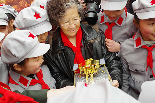 任弼时之女任远芳女士 任弼时之女任远芳女士