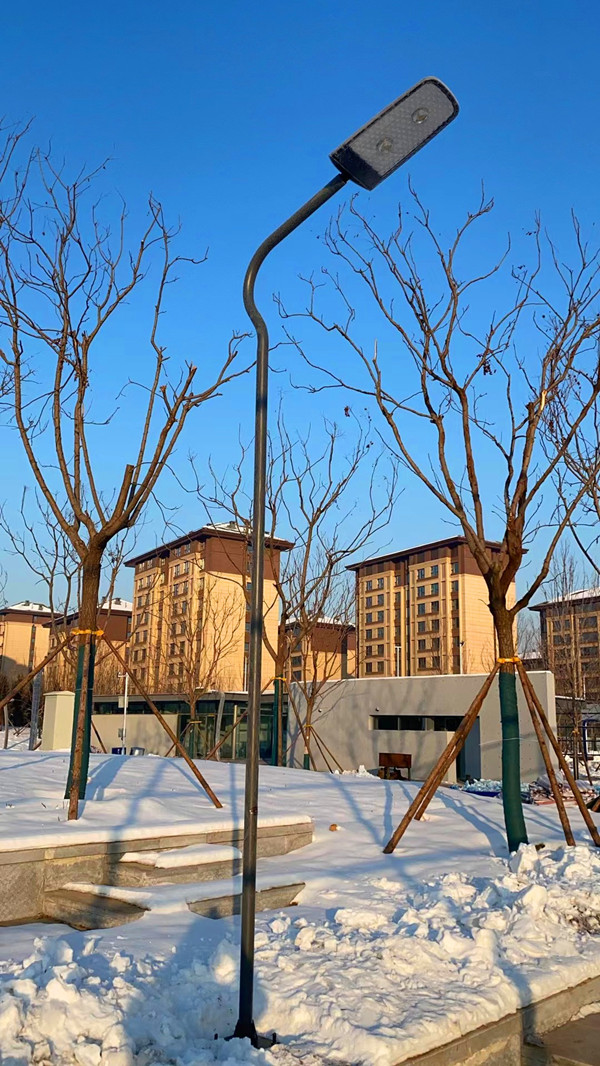 雄安新区金湖体育公园光能路灯600-1.jpg